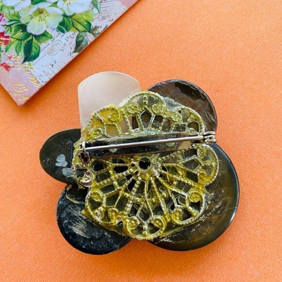 Vintage Button Cluster Abalone Shell Repurposed Brooch Pin - Picture 2 of 2